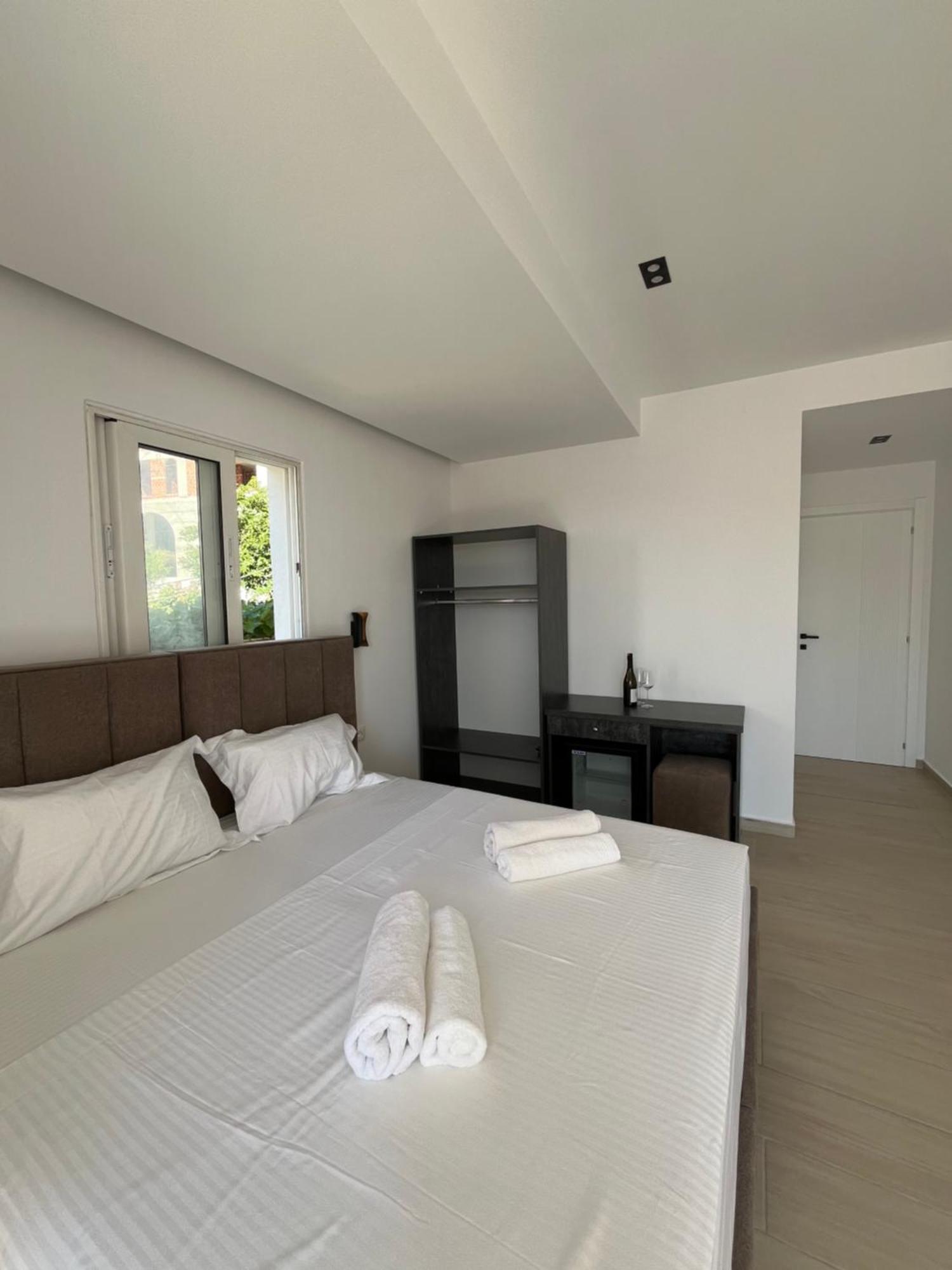 Del Mare Otel Saranda Dış mekan fotoğraf